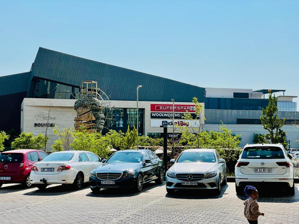 Menlyn Maine Trilogy Hotel Pretoria Exterior foto
