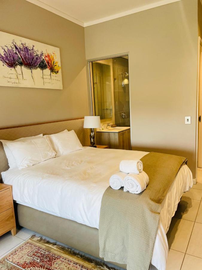 Menlyn Maine Trilogy Hotel Pretoria Exterior foto